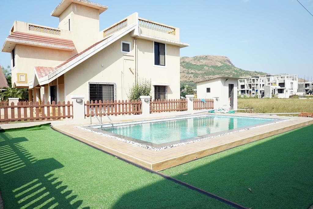 Fully Furnished Built-Up House For Sale In DLF Phase 2 Gurgaon 