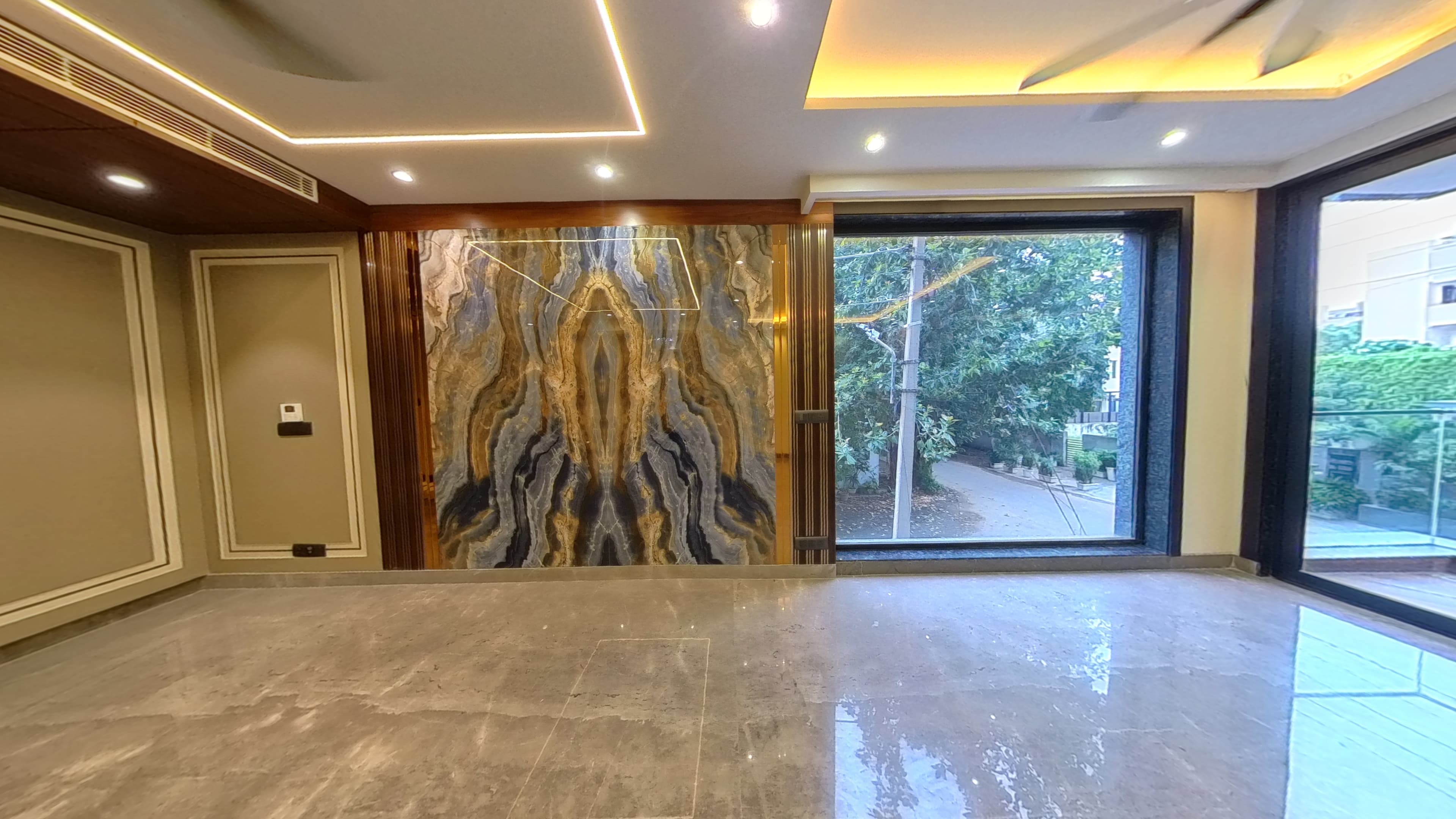 IMPRESSIVE 4BHK BUILDER FLOOR IN SUSHANT LOK 1 GURGAON