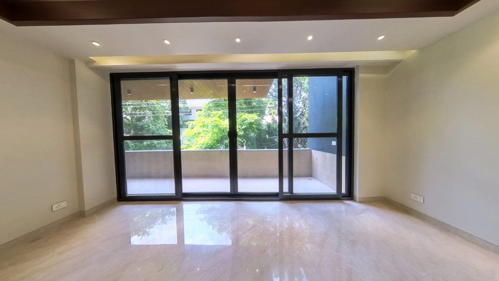 DELUXE 4BHK BUILDER FLOOR IN DLF1 GURGAON