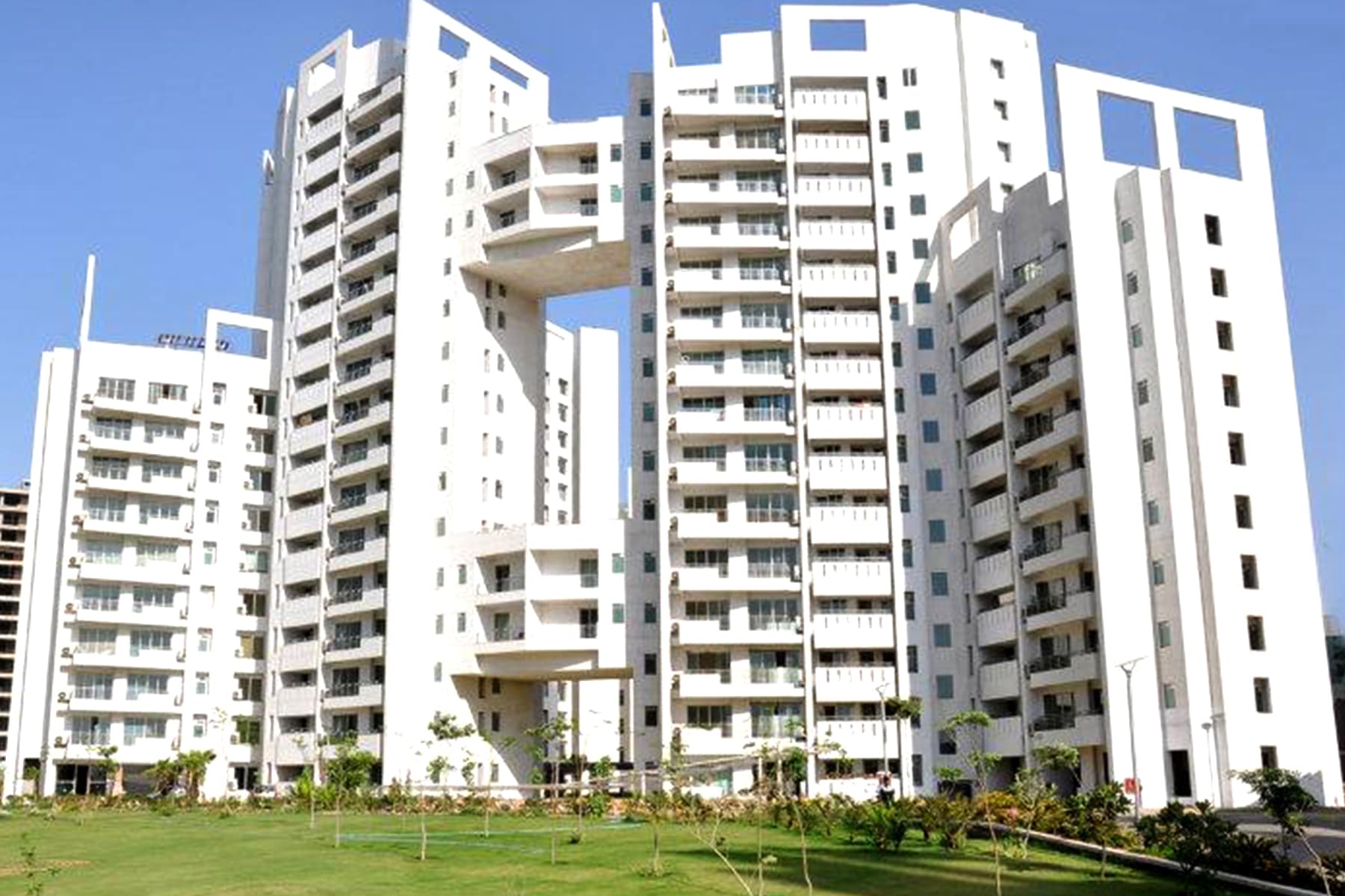 3BHK with Servant Room Apartment  for Sale in Parsvnath Exotica on Golf Course Road Gurgaon