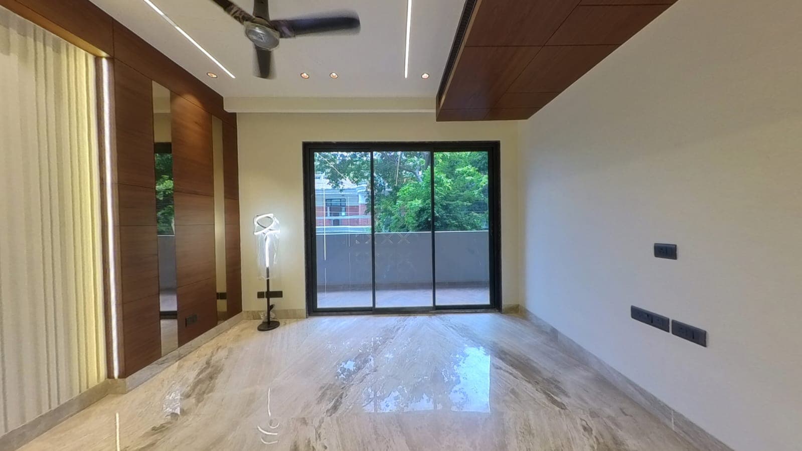 LUXURY INDEPENDENT 4BHK BUILDER FLOOR IN DLF1 GURGAON