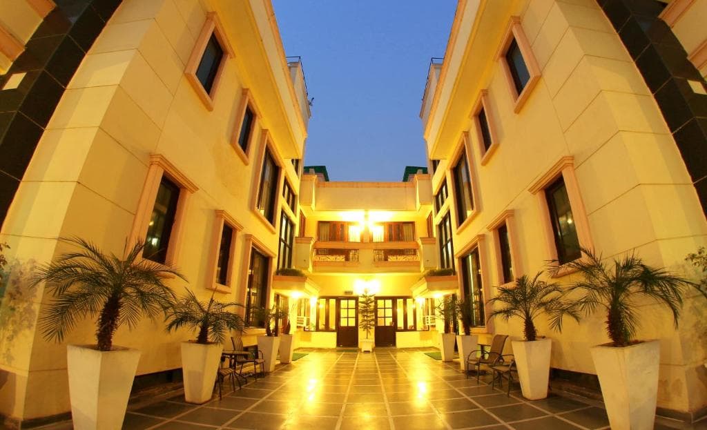 Pre- Rented  Fully Furnished Guest House For Sale In Huda Sector 45 Gurgaon 