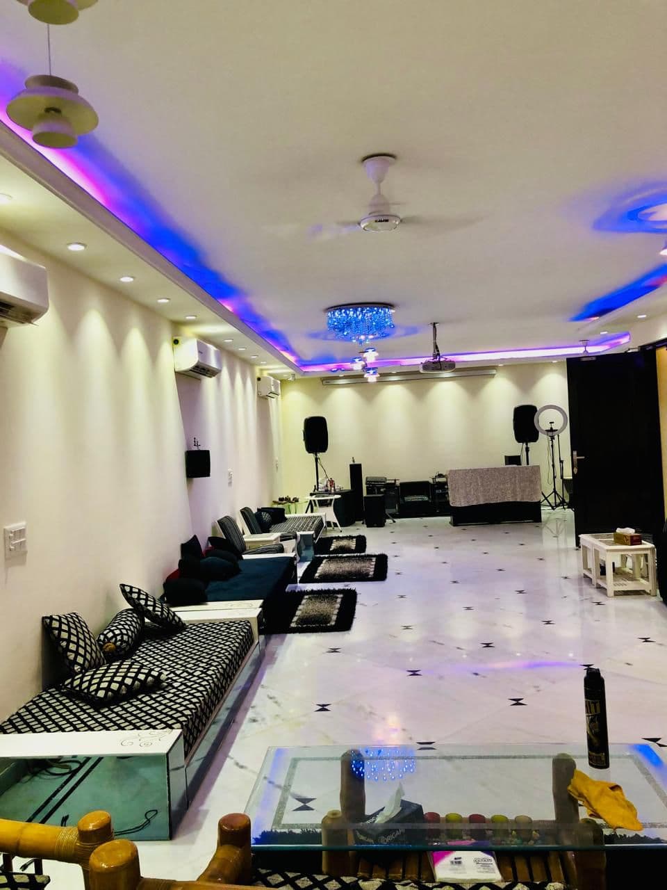 Beautiful Builtup House for Sale in Sector-45, Gurgaon, Size 10 Marla/263 Sq Yd