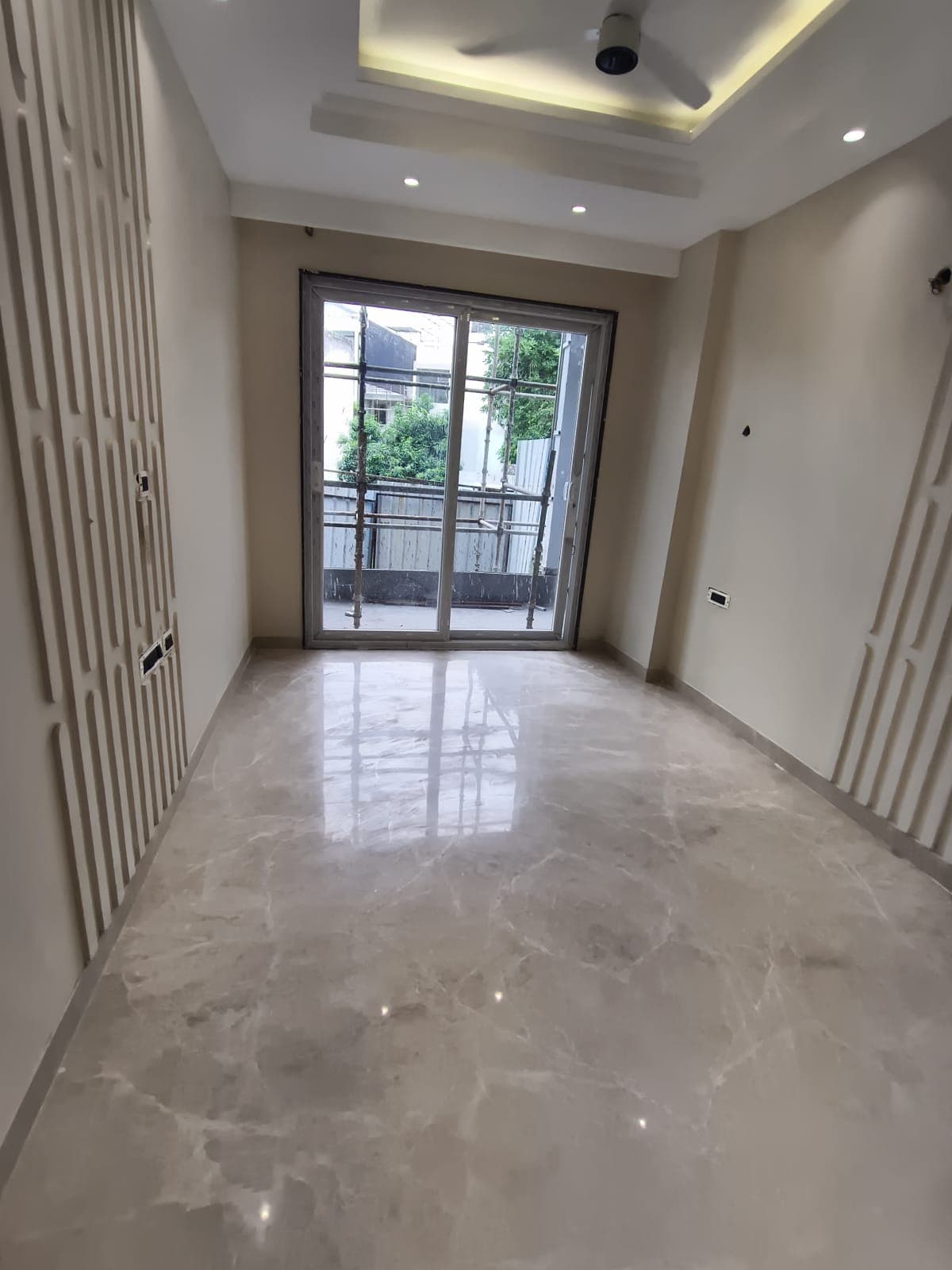 215 Sq Yd Park Facing Bran New Stilt+3 Floor Building available for Sale in Sushant Lok-3, Gurugram