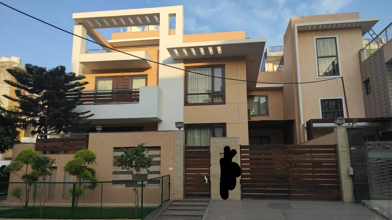 Built-Up Kothi For Sale On Main Road  In Sushant Lok 1 Gurgaon 